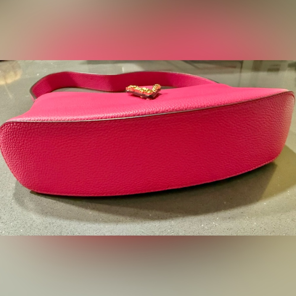 ***Buyer’s Bag Game! 1 in 30 Chance to win this Giveaway Versace Bag! *** - Picture 4 of 10